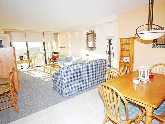 3rd image of 26910 Grand Central Pkwy APT 10B