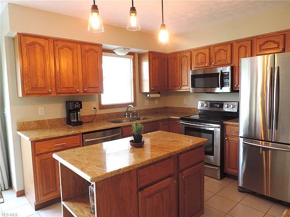 3rd image of 1102 Brynmar Ln