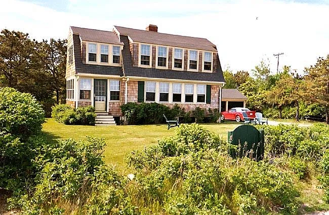 129 Beach Avenue — Photo 1