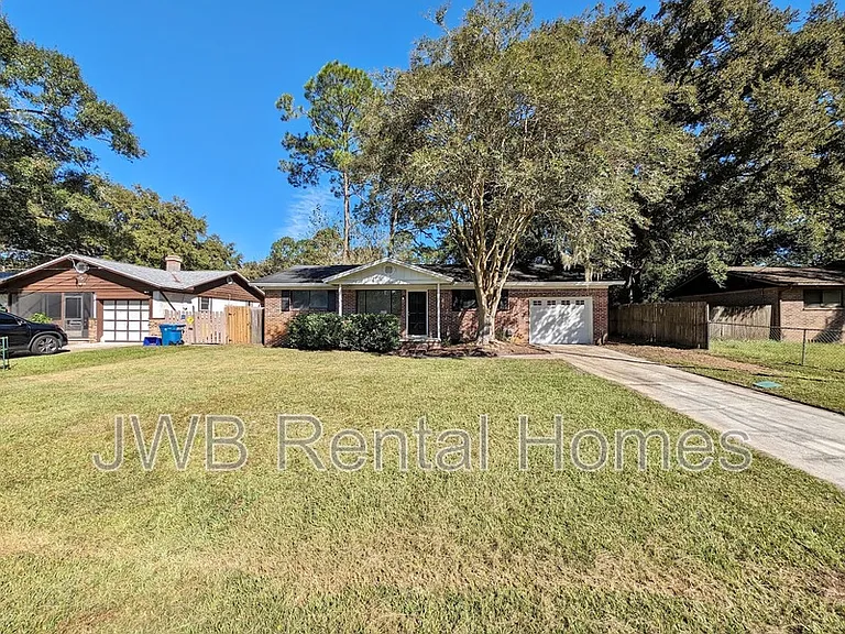 3025 Armstrong St — Photo 2