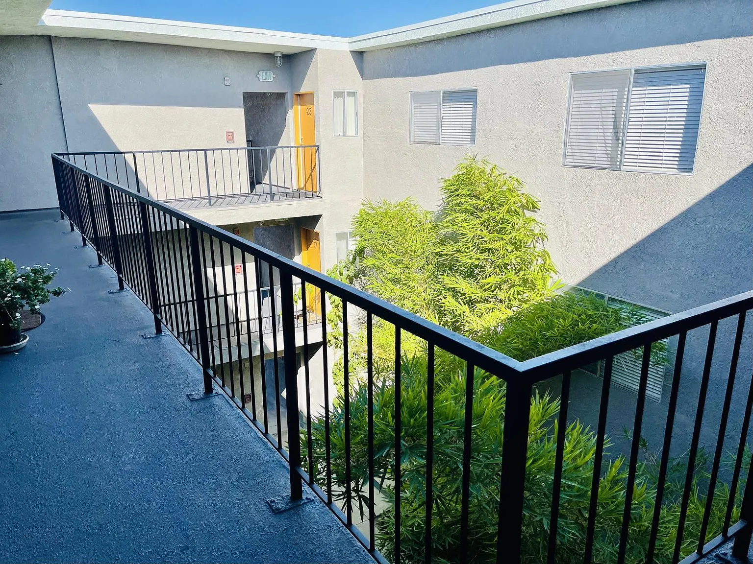 2 bed, 1050 sqft, $2,295 — Photo 4