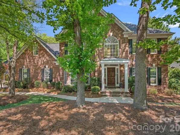2401 Flagstick Dr, Matthews, NC 28104