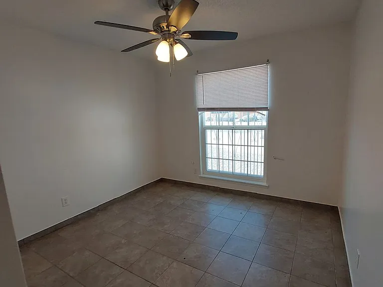 2212 Cumbre Negra St — Photo 22