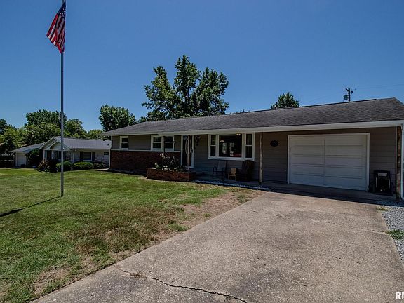 3rd image of 18 Shawnee Dr