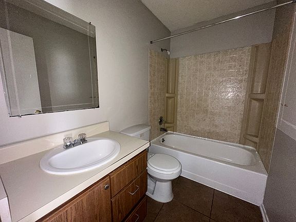 4th image of 2245 Birken Dr