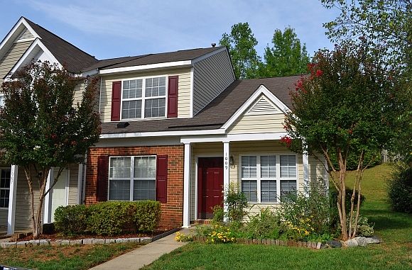 1st image of 1009 Oak Blossom Way