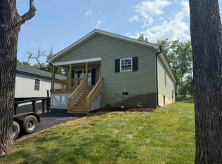 1024 D St, Waynesboro, VA 22980