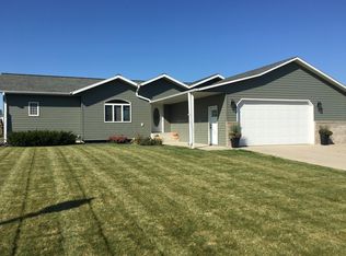 1707 Woodland Dr, Wahpeton, ND 58075