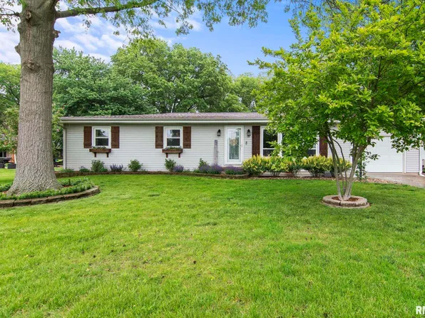 34 S State St, Divernon, IL 62530