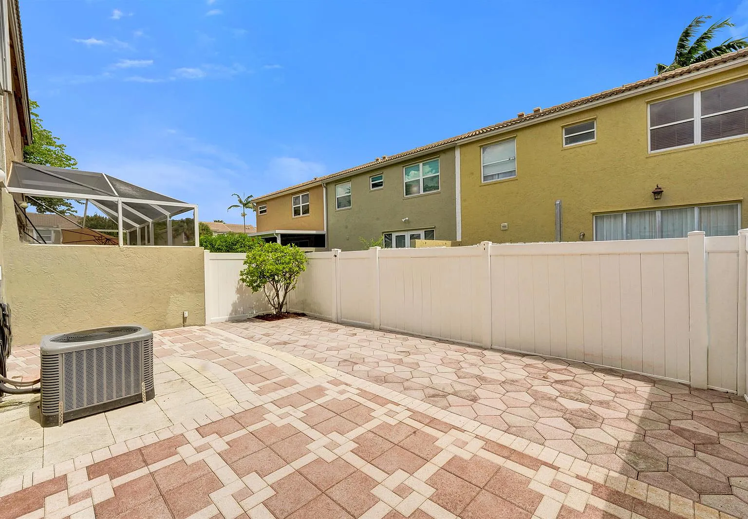 3 bed, 2.5 bath, 1515 sqft, $3,400 — Photo 4