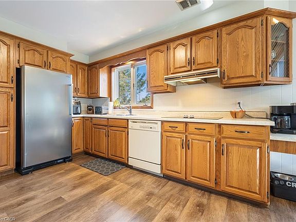 3rd image of 775 4th Concession Rd
