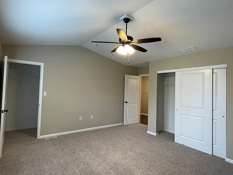 235 Bradford Ln — Photo 6
