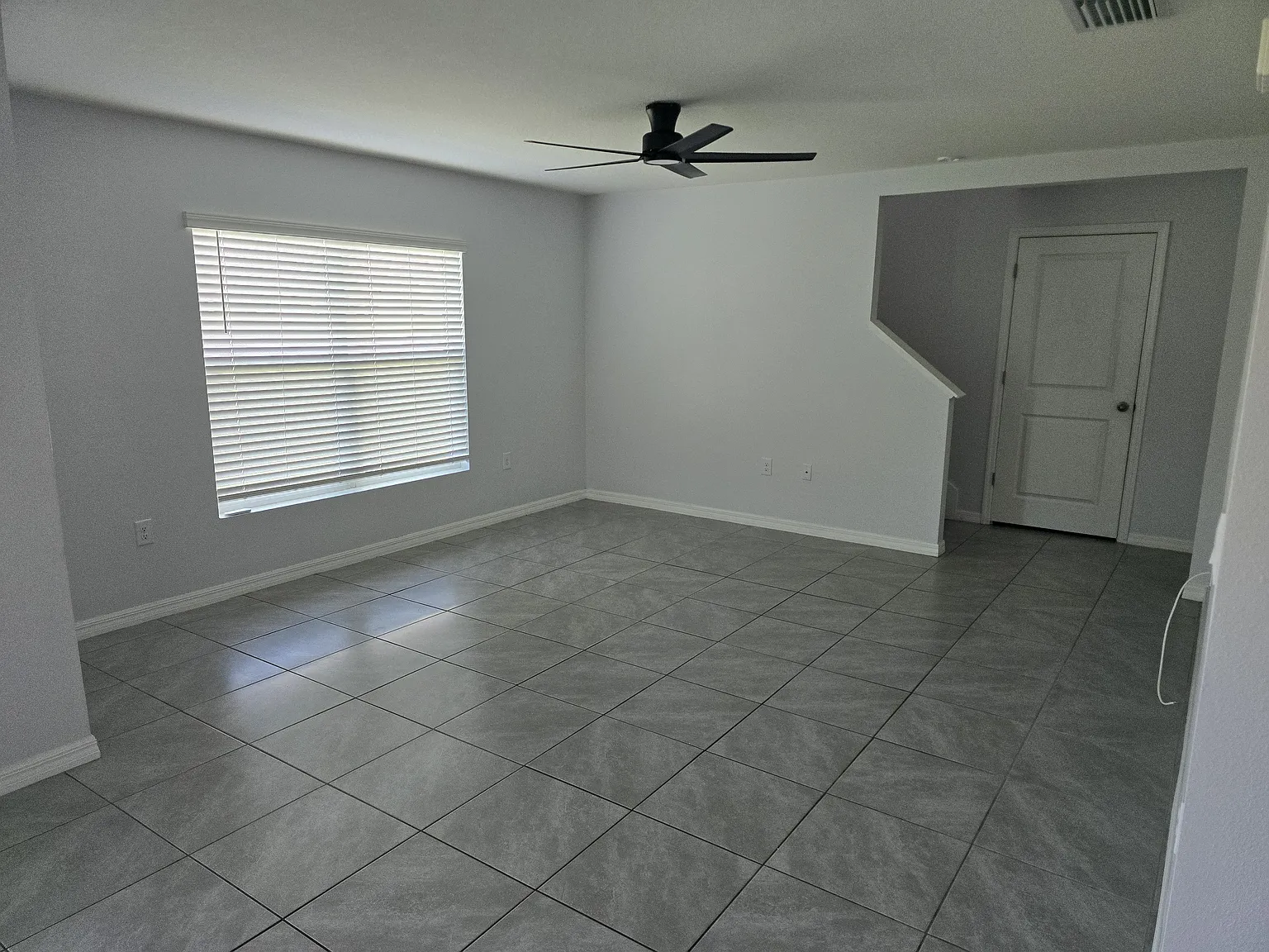 4 bed, 2480 sqft, $2,950 — Photo 3