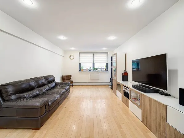 9905 59th Ave APT 2A, Corona, NY 11368