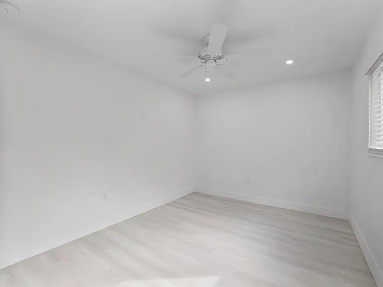 1279 Beach Rd #3 — Photo 19