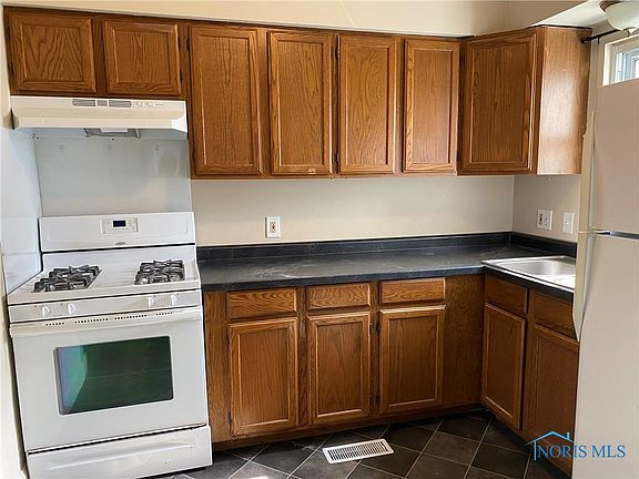 3rd image of 153 Elm St