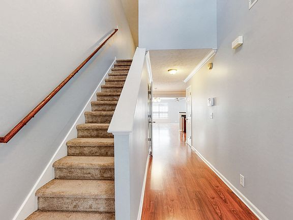 3rd image of 403 Wichita Dr