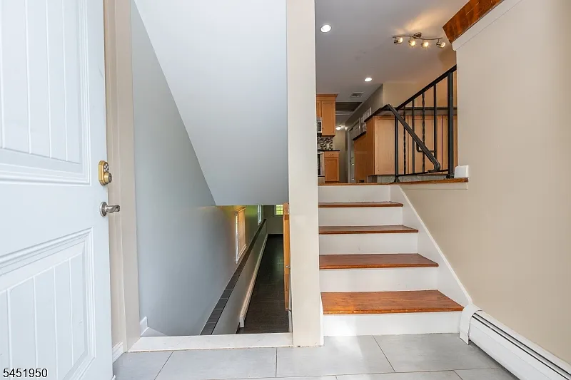 3 bed, 2.0 bath, $4,850 — Photo 3