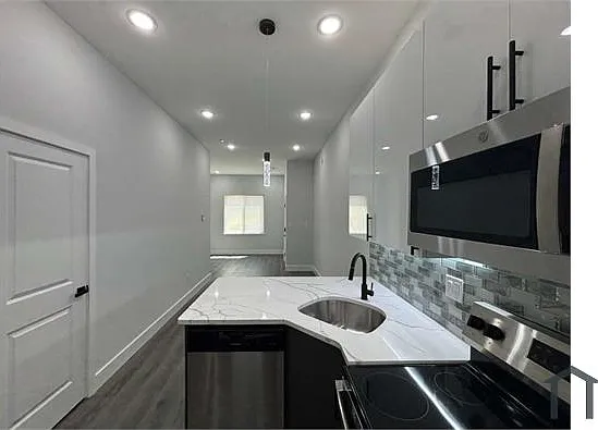 2 bed, 750 sqft, $1,660 — Photo 2