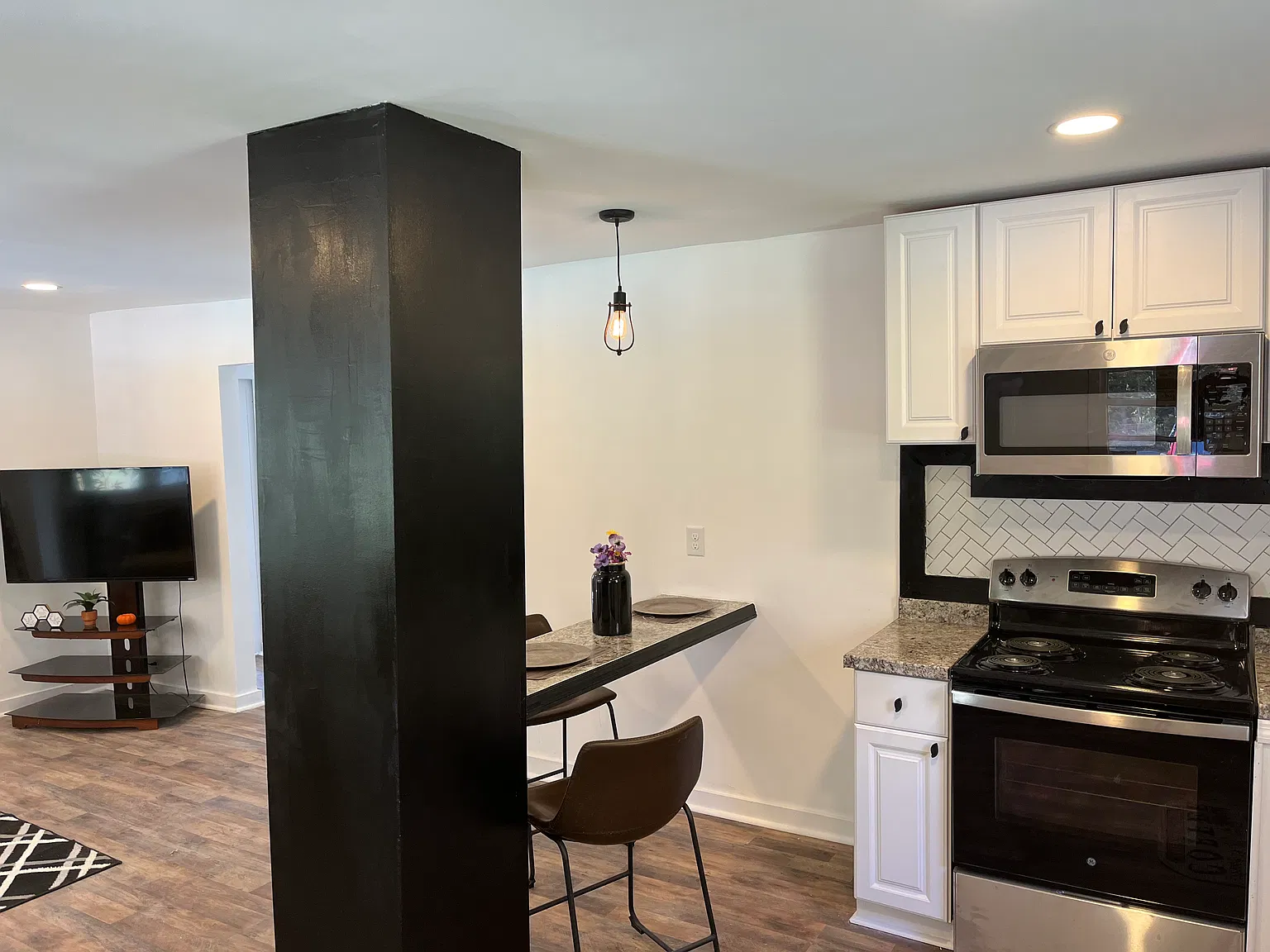3 bed, 844 sqft, $1,750 — Photo 2