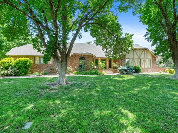 806 NW 4th Ave, Harper, KS 67058