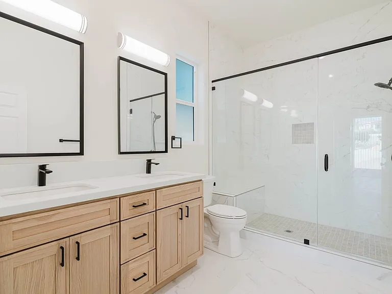 1079 E Elmwood Ave — Photo 32