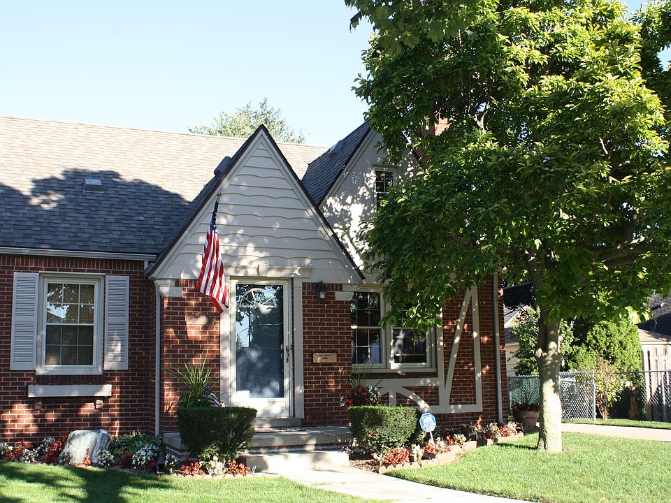 1st image of 130 N Rosevere Ave