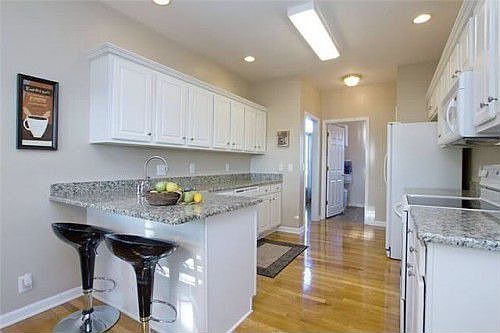 4th image of 2600 Thames Ct