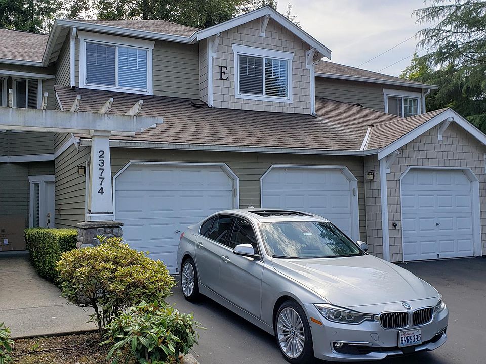 2-car garage with 2 parking spaces in front