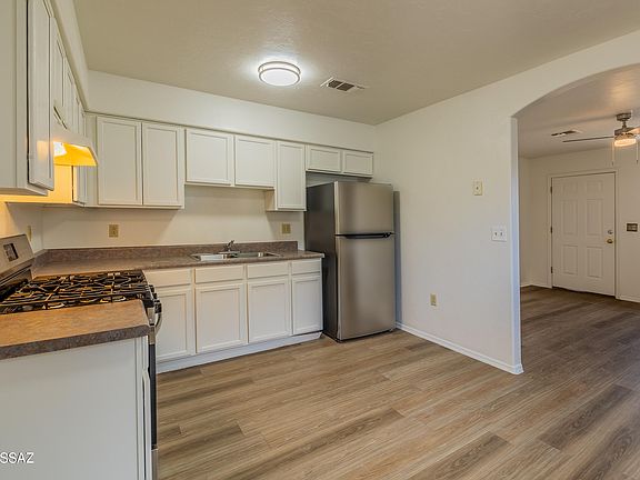 5th image of 1716 N Dodge Blvd
