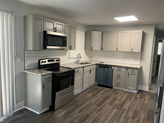 3rd image of 4029 Scott Dr