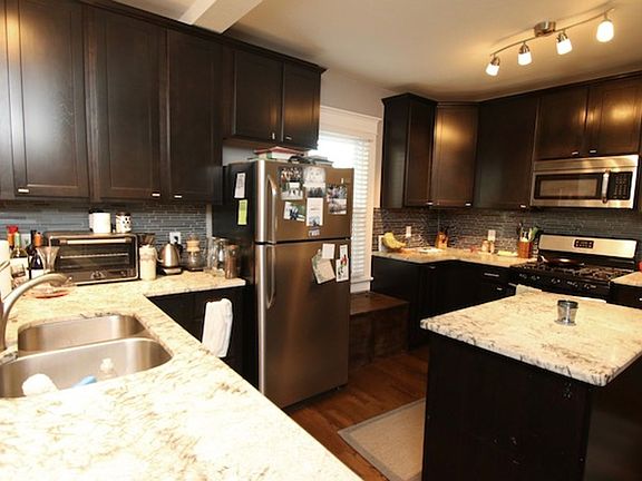 5th image of 817-825 S Washington St