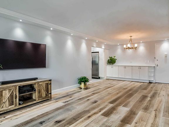 3rd image of 2 Bay Club Dr APT 15S
