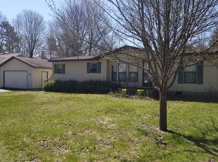 77 Sands St, Pentwater, MI 49449