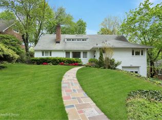 11 Hilltop Rd, Port Washington, NY 11050