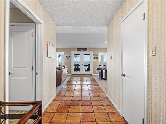 4th image of 400 Blue Ridge Circle