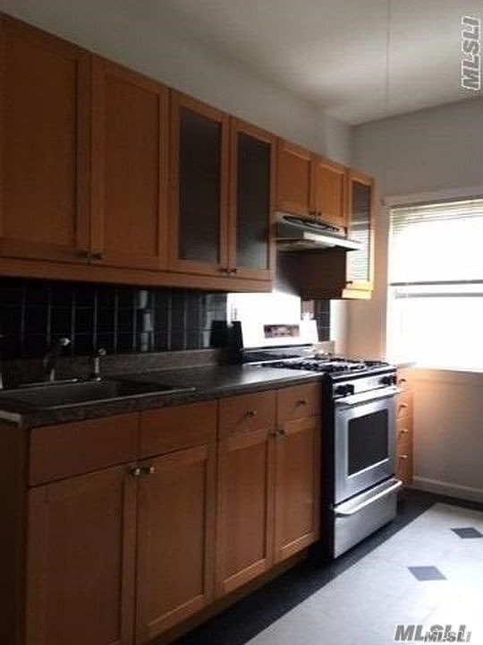 2nd image of 95-19 Woodhaven Ct