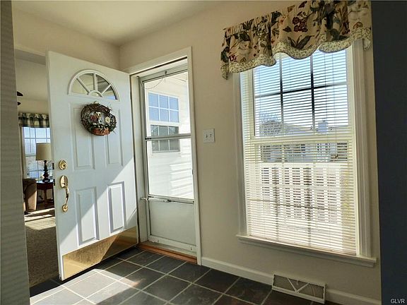 4th image of 695 Kykuit Pl