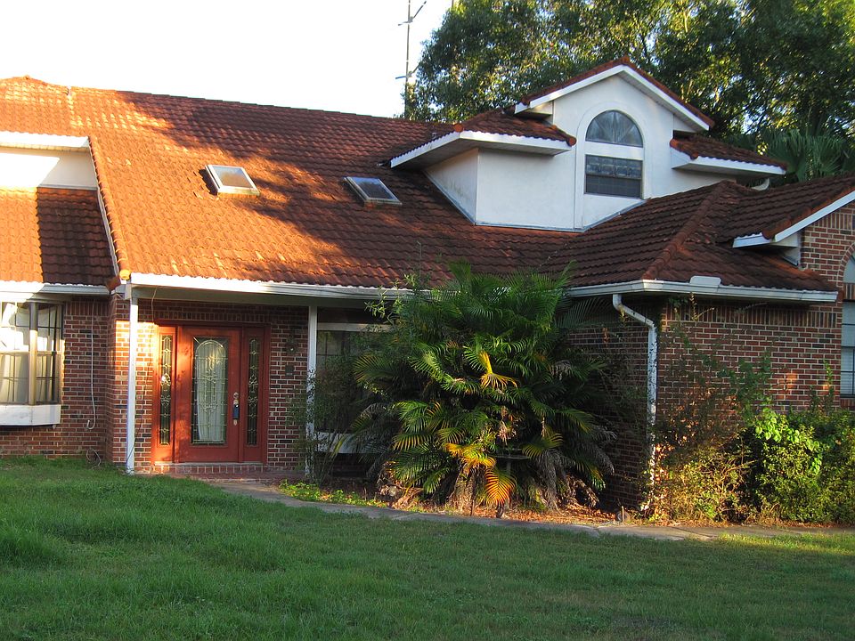 1st image of 239 Shady Oaks Cir