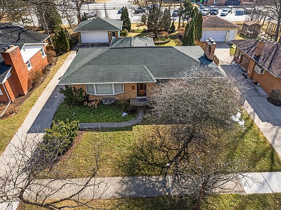 5th image of 2123 Carol Dr