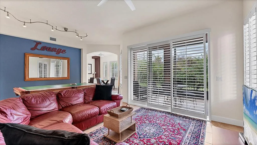 3 bed, 3.0 bath, 2100 sqft, $5,400 — Photo 3