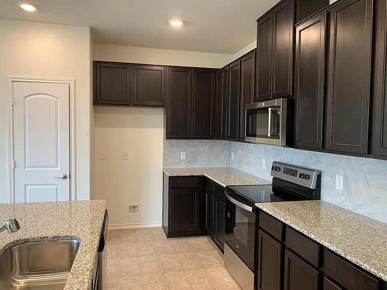 1216 Long Creek Ln — Photo 7
