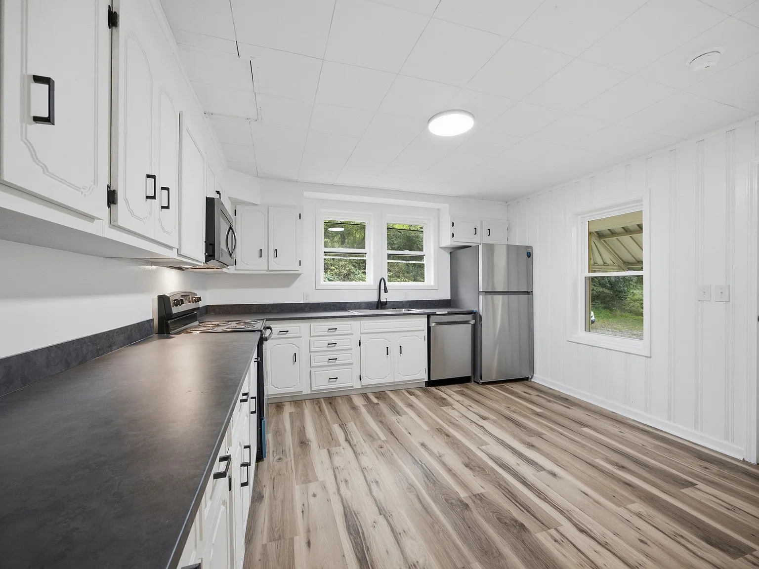 3 bed, 1127 sqft, $1,650 — Photo 2