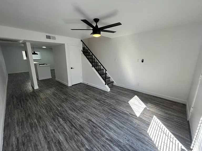 The Brentwood — Photo 35