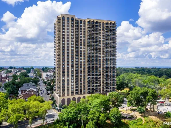 7855 Boulevard East APT 19L, North Bergen, NJ 07047