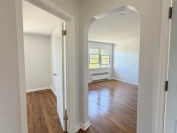 4th image of 69 La Salle Ave Floor 2