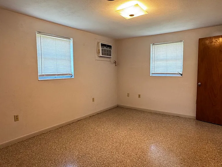 11947 Hale St — Photo 11
