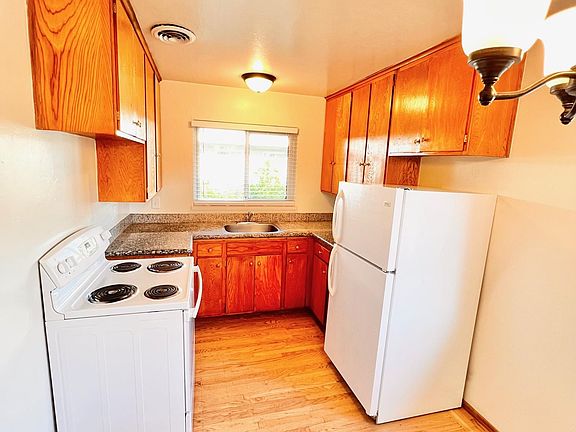 3rd image of 1504 Sanchez Ave #12