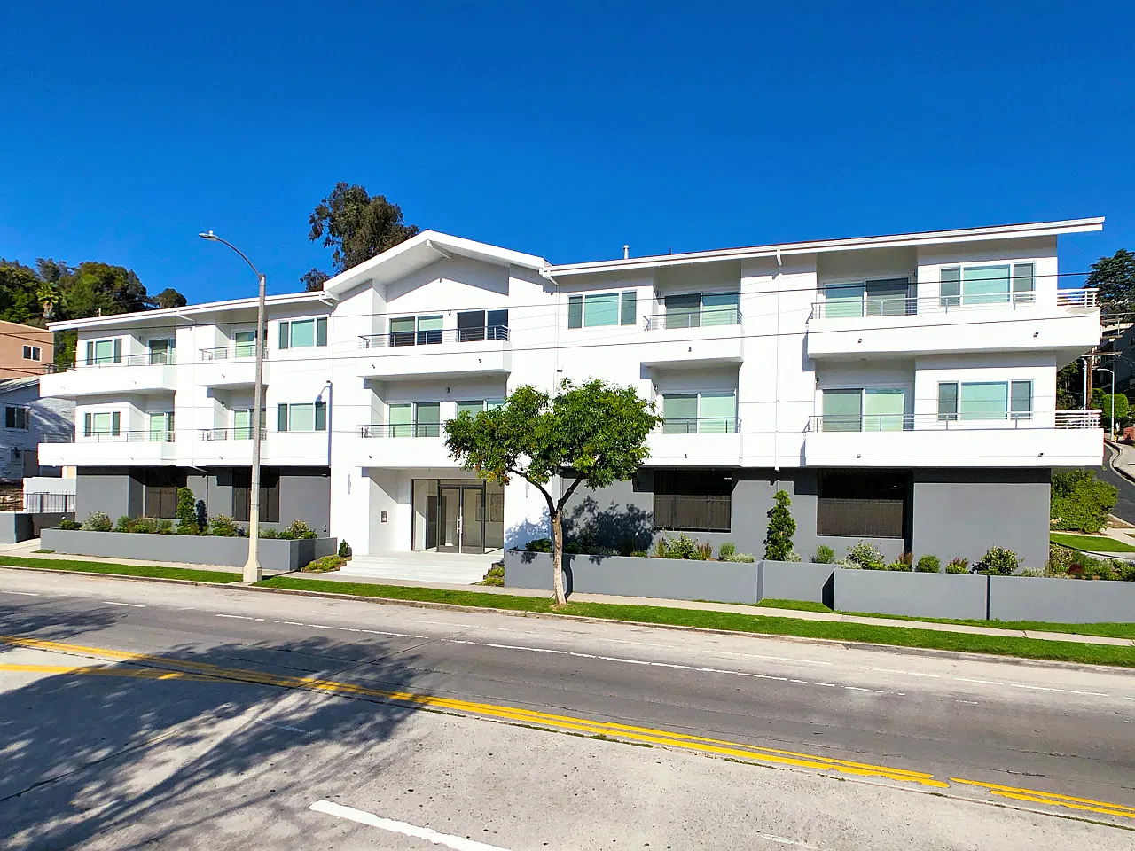 1900 Silver Lake Blvd — Photo 1