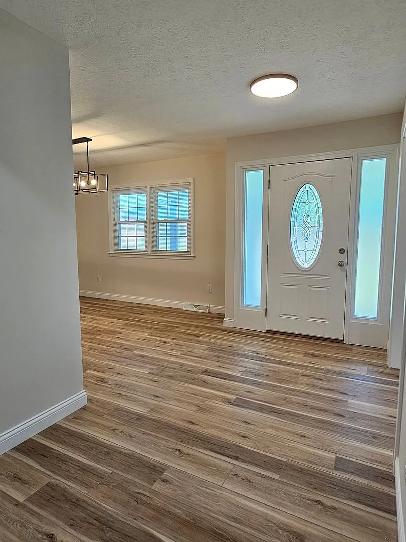 395 W. Crocus Drive — Photo 2